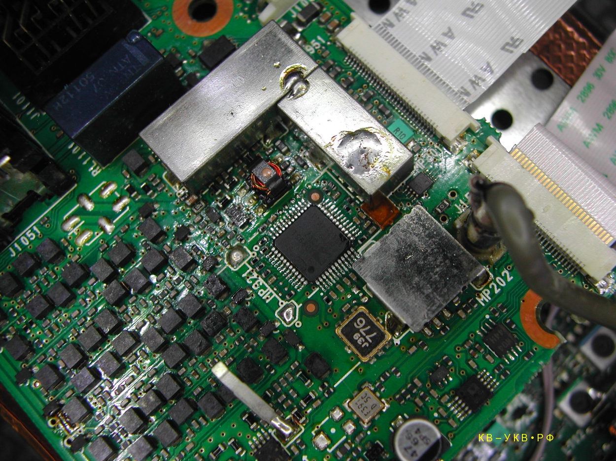 Icom IC-7000, Перезагружается, не работает до прогрева.
