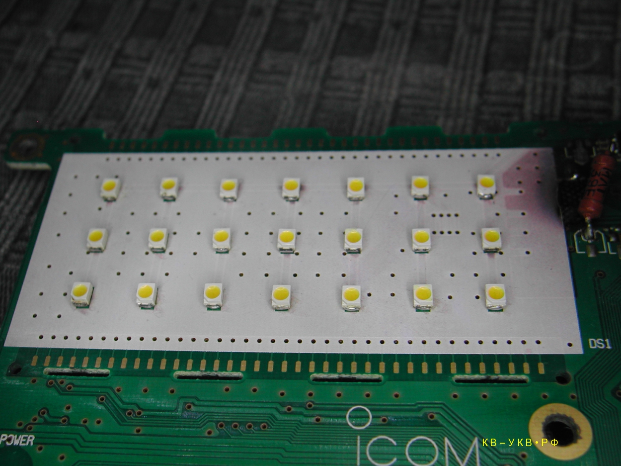 Icom IC-718, после прогрева искажения на передачу, не работает подсветка дисплея.

